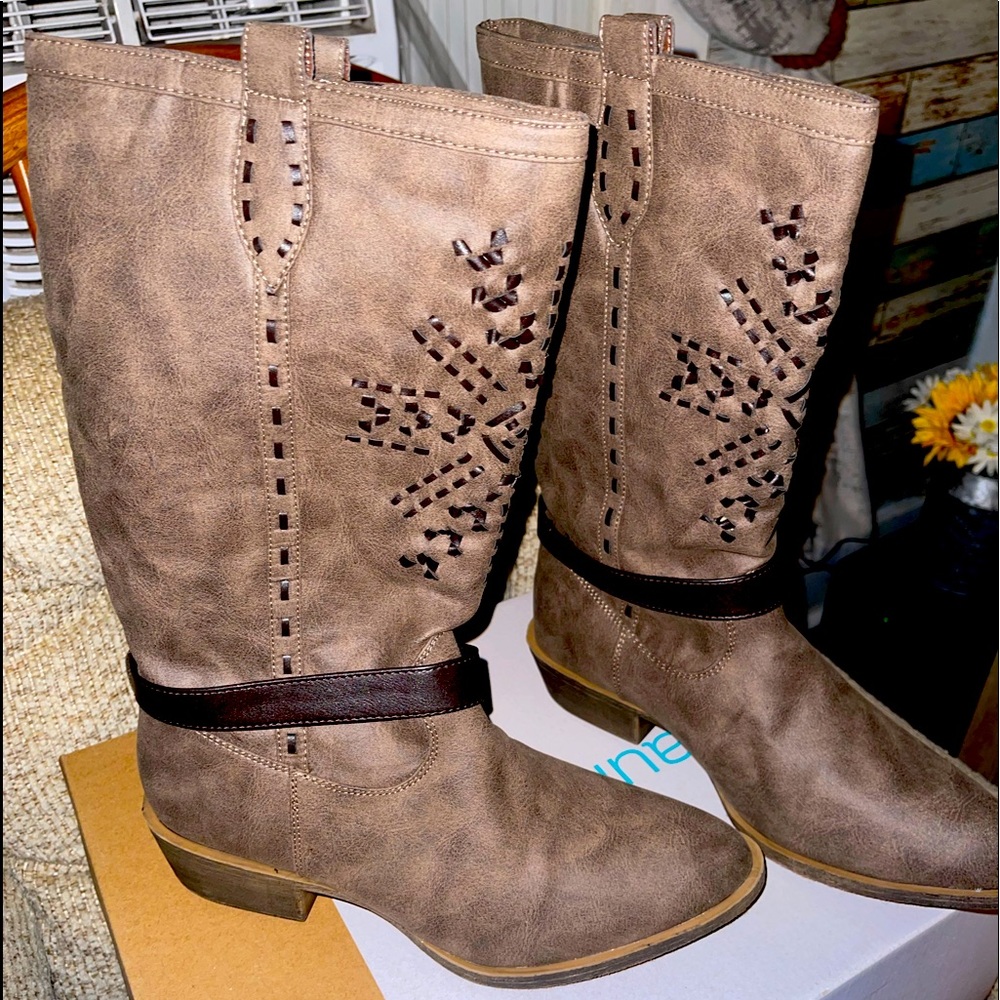 Maurice’s cowboy boots